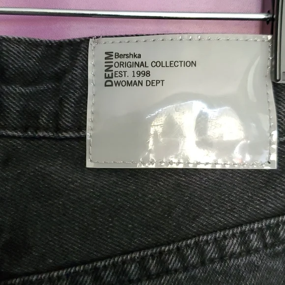 BERSHKA Denim petite mom jeans with rips and distressed hem black size 4 - Picture 3 of 4